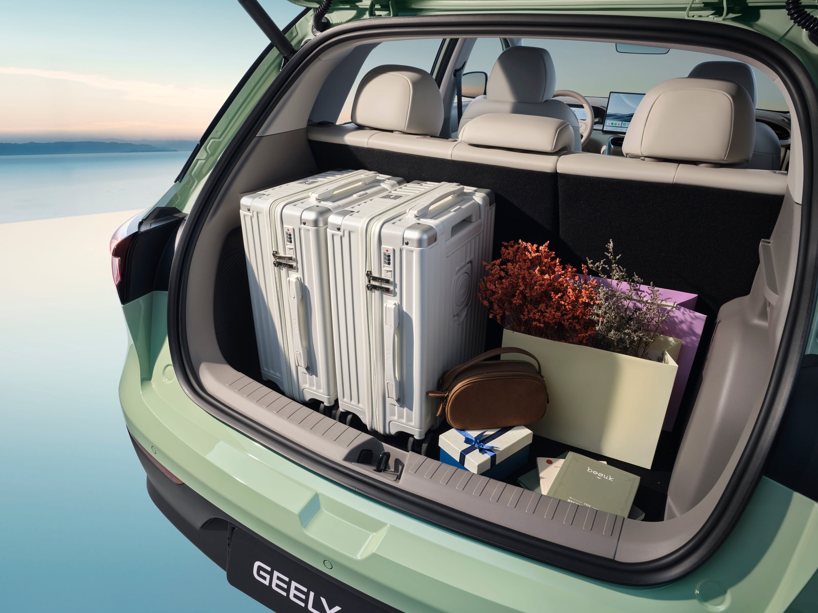 Geely E2 Kofferraum mit Gepäck