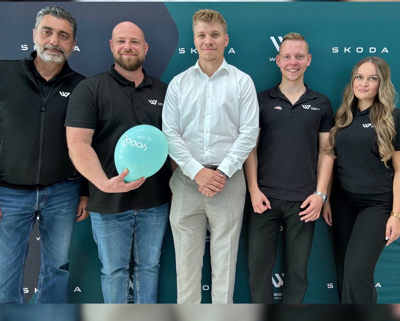 Team der Wiegand Gruppe vor der ŠKODA-Fotowand beim BEST-DAY
