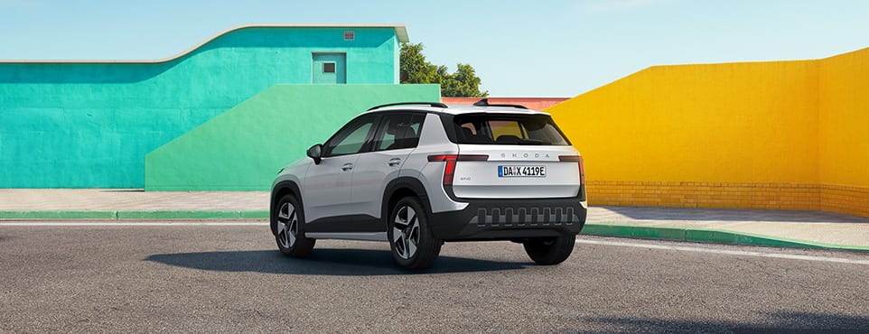 Der Škoda Epiq in Silber, Heckansicht