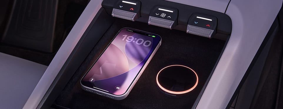 Induktive Ladeschale für Smartphones in der Mittelkonsole des Škoda Peaq